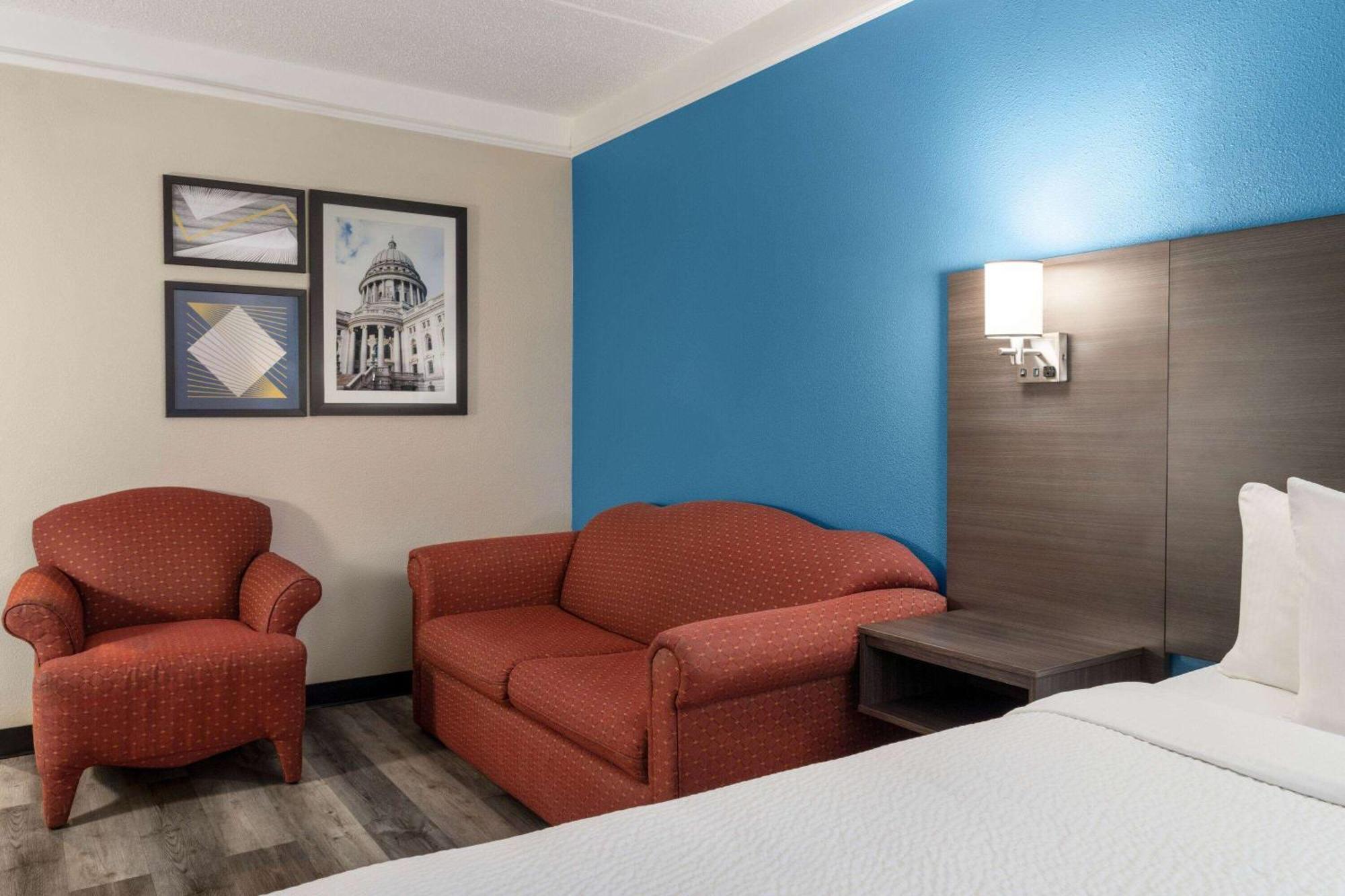 La Quinta By Wyndham American Center Hotel Madison